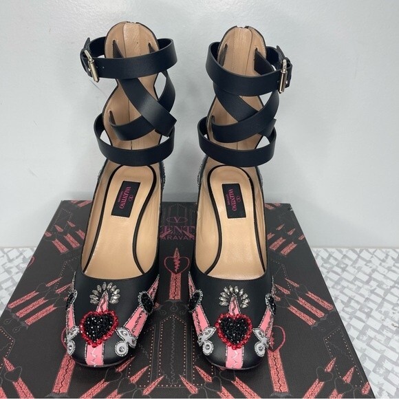 Valentino Garavani Love Blade Embellished Ankle Strap 65mm Pumps, Black, size 7 - Picture 10 of 15